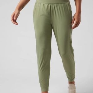 Athleta Run With It Pant Eucalyptus Olive XS NWT